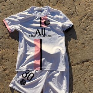 Paris Saint-Germain Kids White & Pink Soccer Jersey. 30 /Messi
